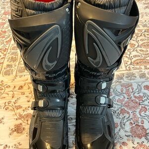 Forma Terrain TX Enduro motorcycle boot. Anthracite color.